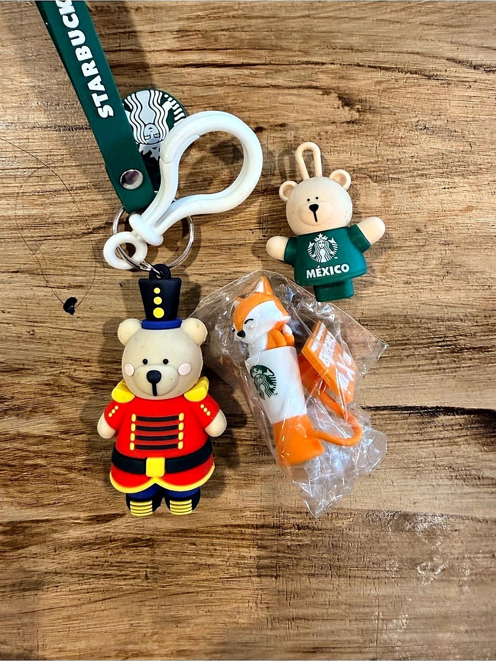 Starbucks Mexico Nutcracker Bearista Keychain Green & Red and two stoppers